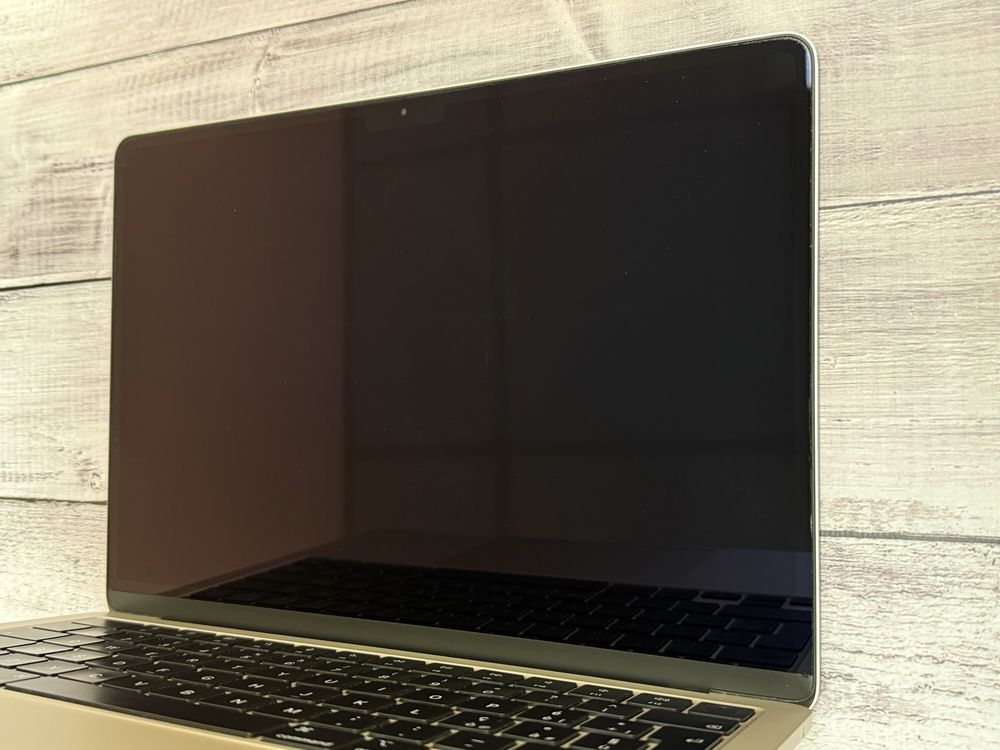 MacBook Air 13.6 STL/10C GPU/8GB/512GB назапчастини