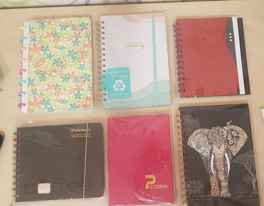 Канцелярия ручки, тетради