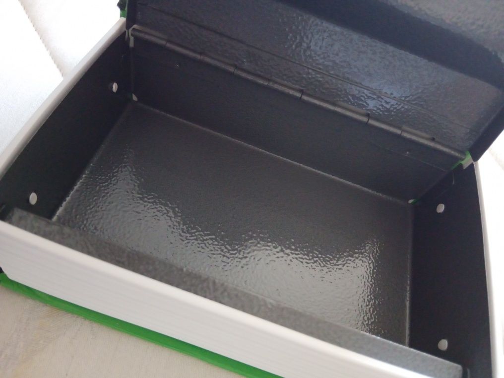 Livro falso, cofre com código