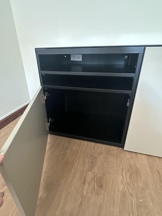 Vendo móvel de TV / aparador moderno, em excelente estado.