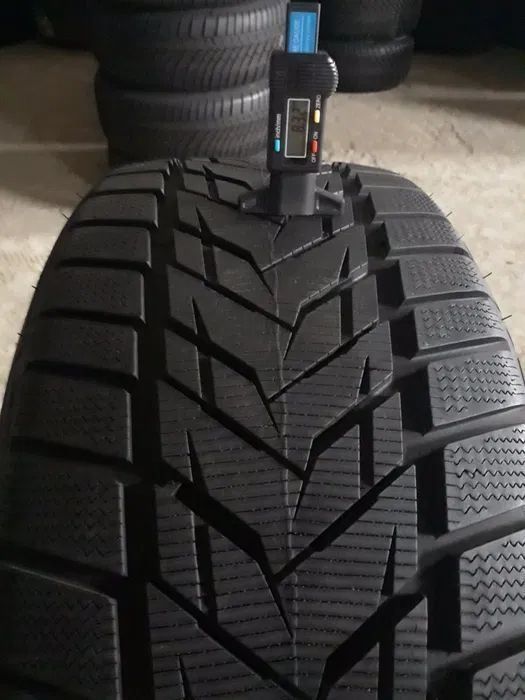 Купити зимові БУ шини гуму резину покришки колеса 235/55 R19 доставка