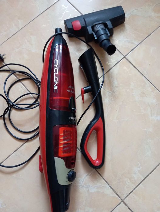 Продам вертикальный пылесос