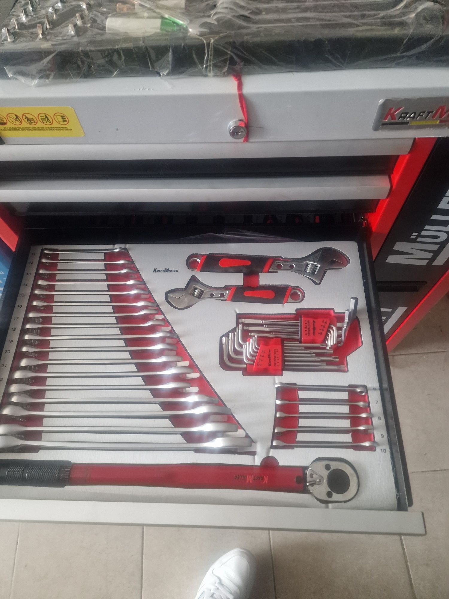Carrinho de ferramenta de 8 gavetas 7 completas novo