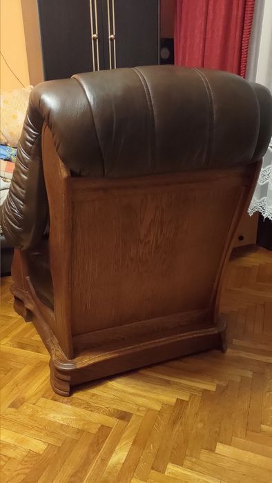 Skórzany zestaw wypoczynkowy: kanapa rozkładana + 2 fotele + 2 pufy, l