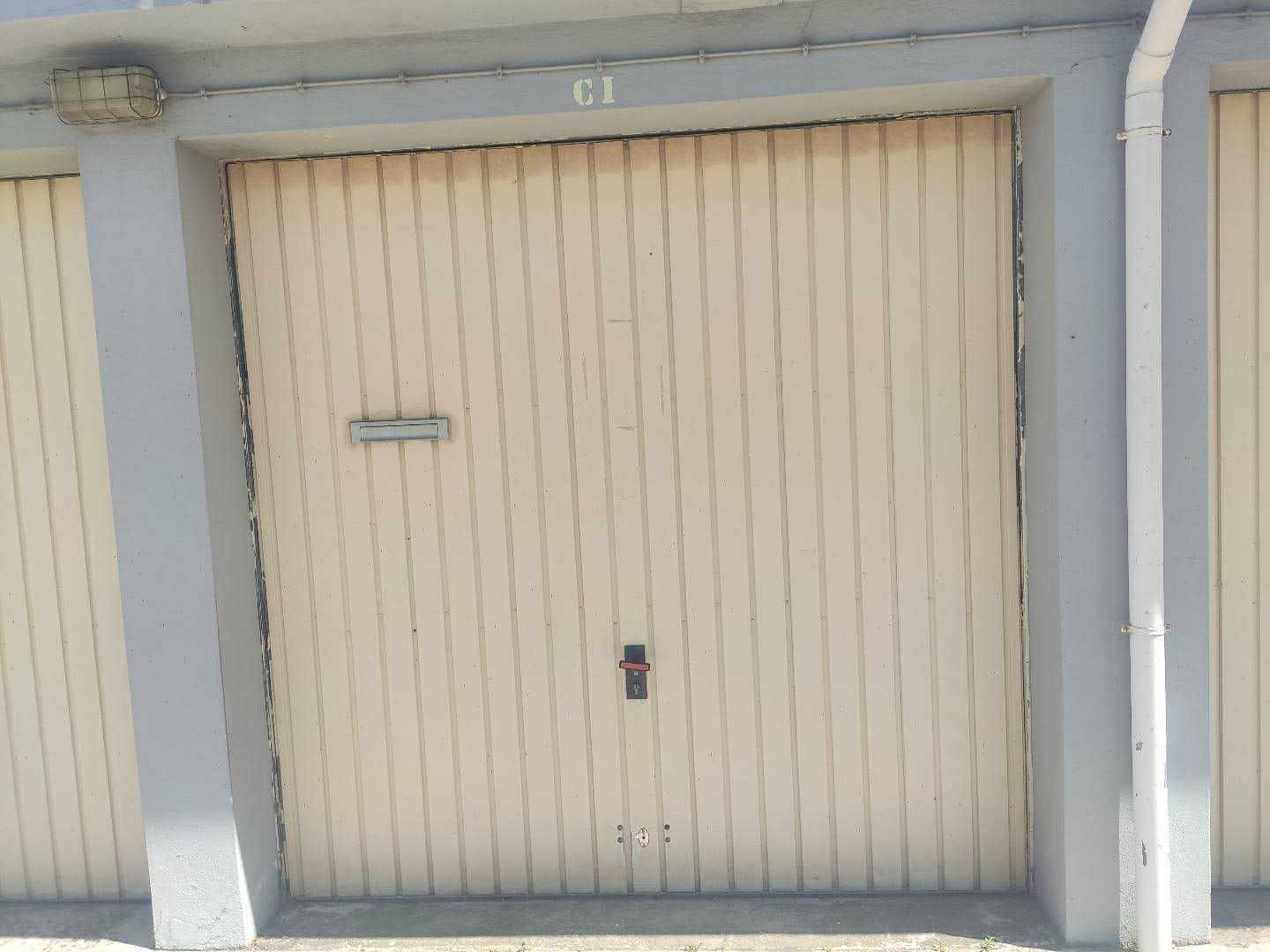 Aluga-se armazém