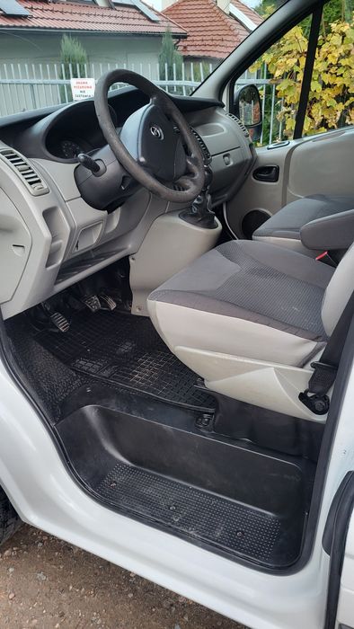 Opel Vivaro 2012 r 6 osobowy oryginalna holenderka 115 long
