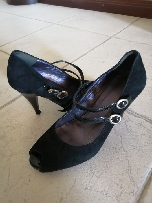 Sapato elegante de salto, em camurça