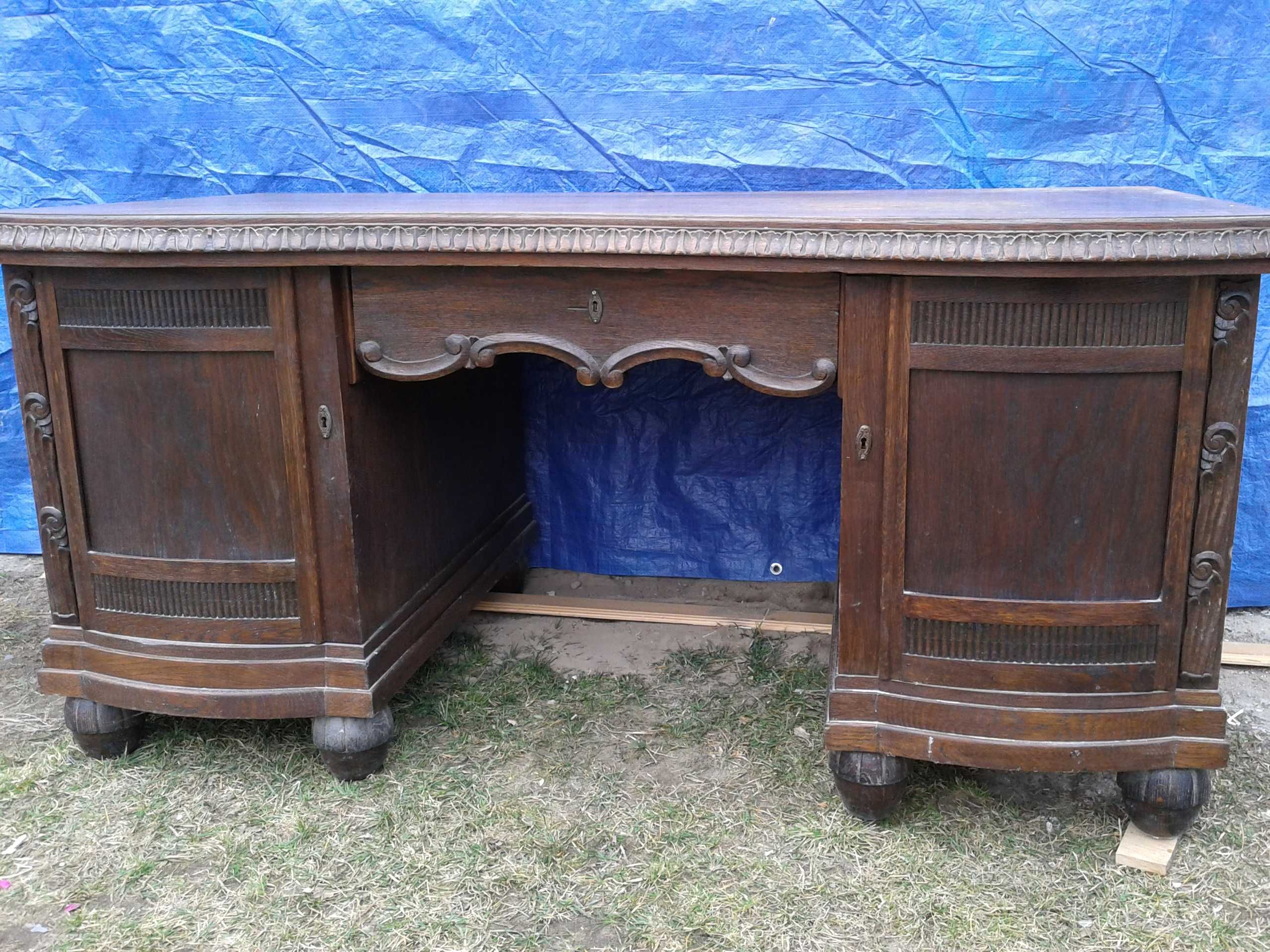 Zabytkowe drewniane biurko