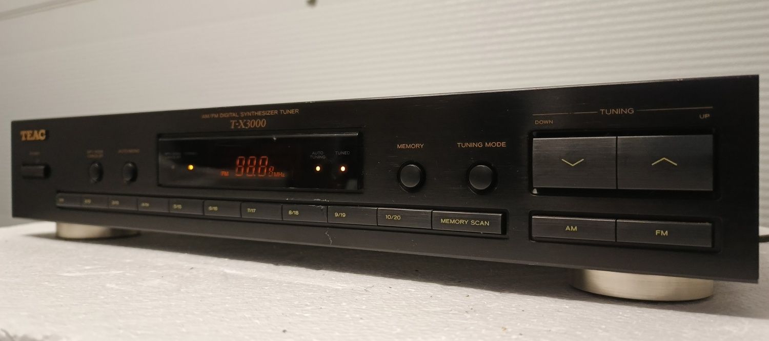 TEAC T-X3000 cyfrowy tuner radiowy stereo.