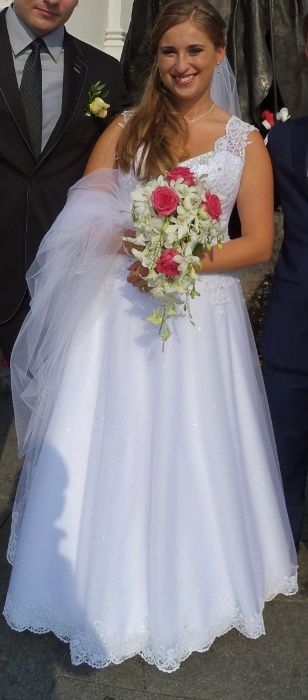 Biała suknia ślubna 42 włoska koronka super jakość guziczki na plecach
