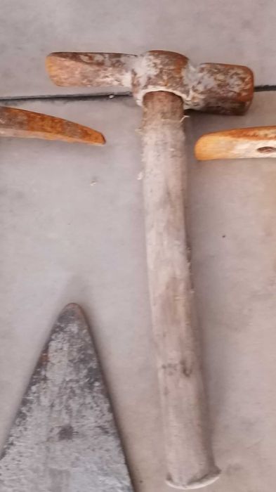 Martelos e colher de pedreiro, lote por 7€