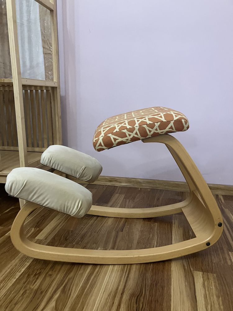 Klękosiad dynamiczny klęcznik ergonomiczny