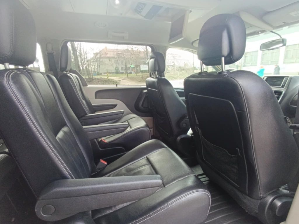 Chrysler town country 3.6 bogata wersja