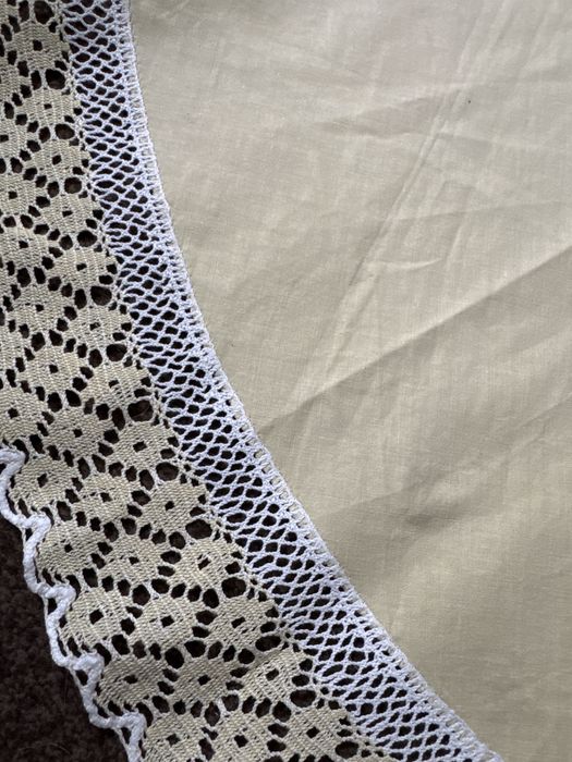 Obrus okrągły koronkowy do prywstnych kolekcji