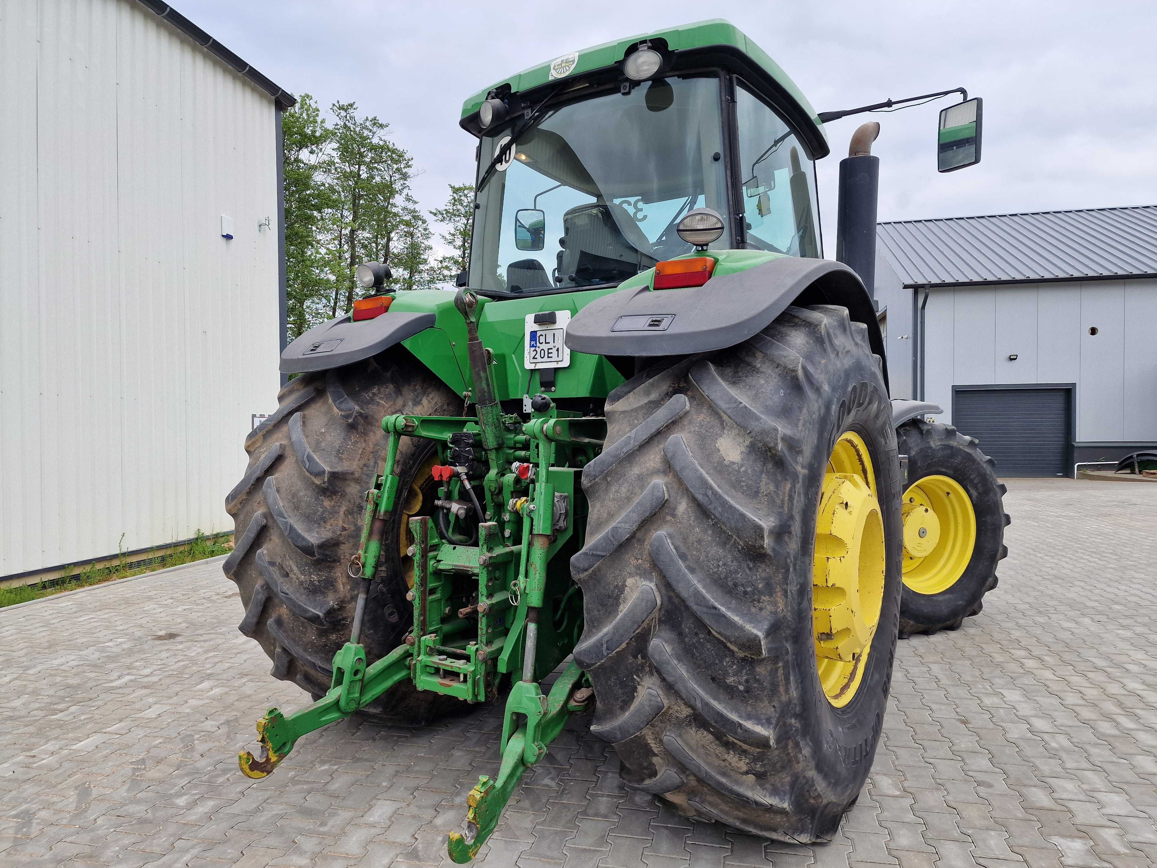 Wynajem traktora, ciągnika rolniczego John Deere 8320 moc 250KM