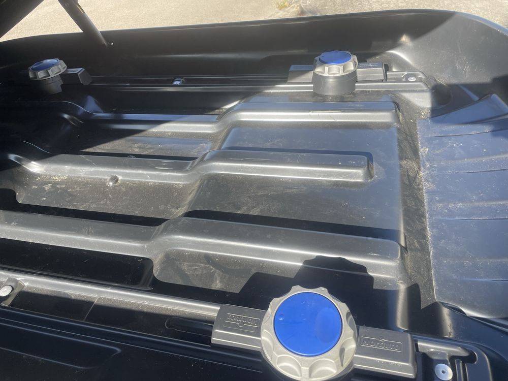 Vendo caixa de viagem mais os suportes tejadilho Norauto