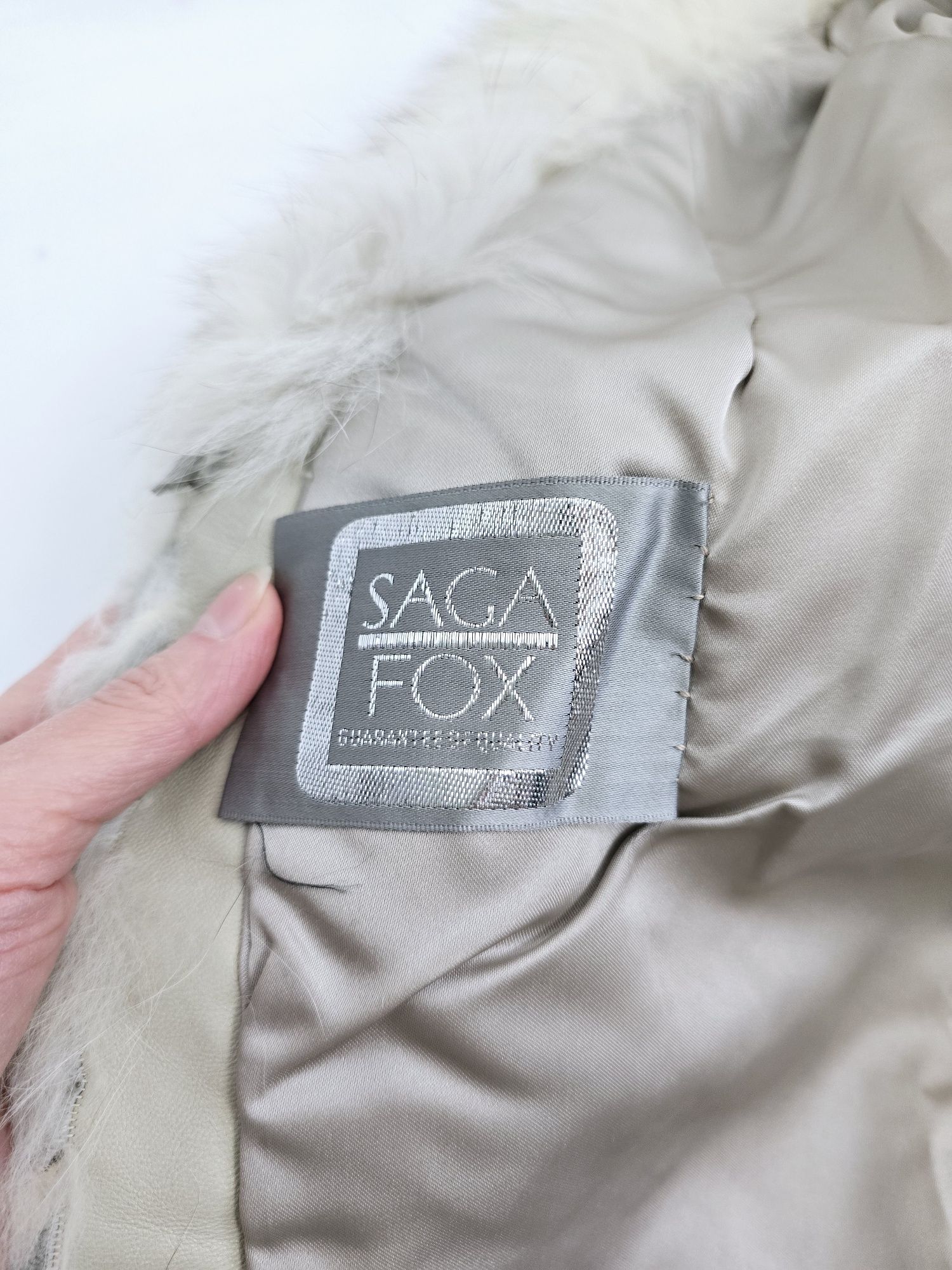 SAGA FOX futro z naturalnego lisa