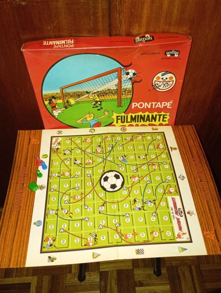 Jogo tabuleiro pontapé fulminante.
Pim Pão.