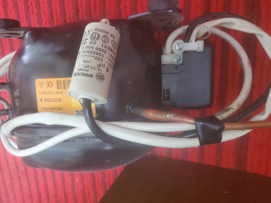 Запчастини до холодильника ARISTON