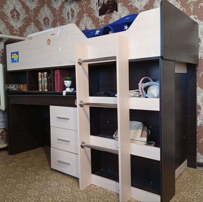 Продам ліжко двоярусне