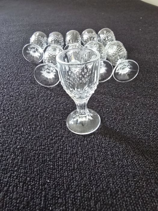 Pudełko na koperty, wieszaki, koszyczki ratunkowe i kieliszki 15ml