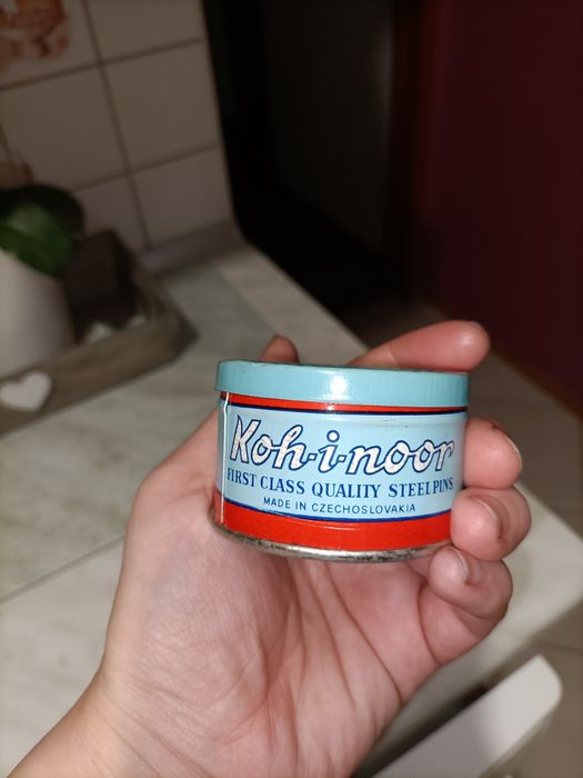 Metalowa puszka vintage