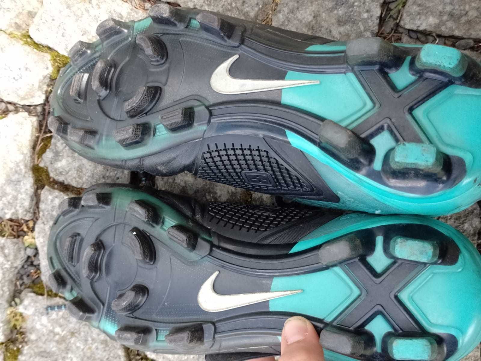 Korki do piłki nożnej Nike rozmiar 38