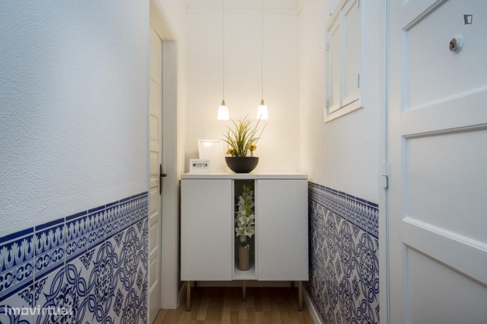 Quarto - localizado em Oeiras Lisbon