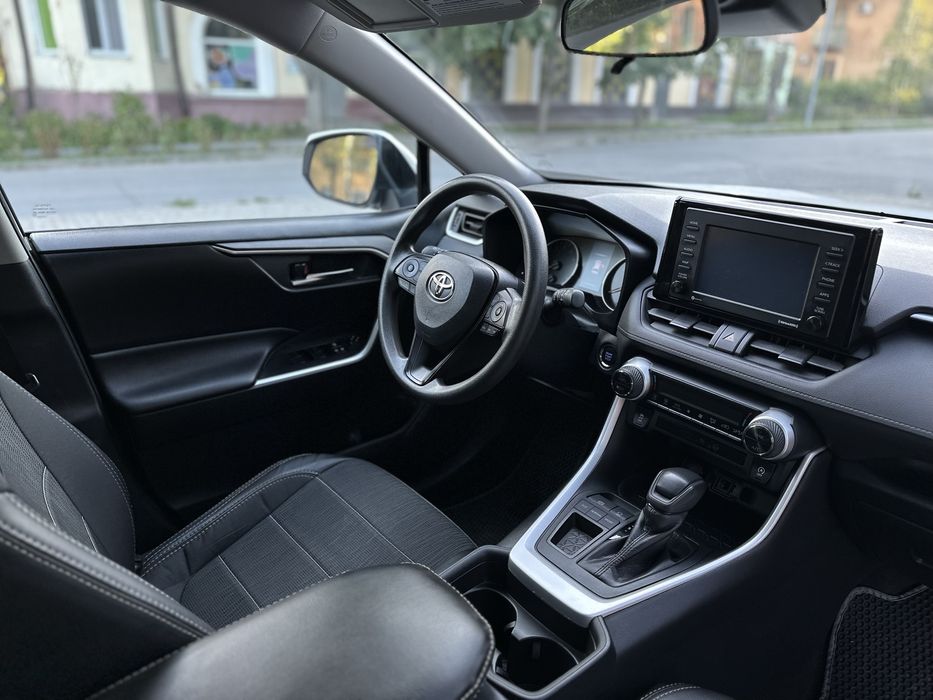 Продам RAV4 2019
