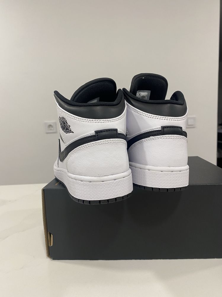 Nike air Jordan 1 mid preto e branco n36