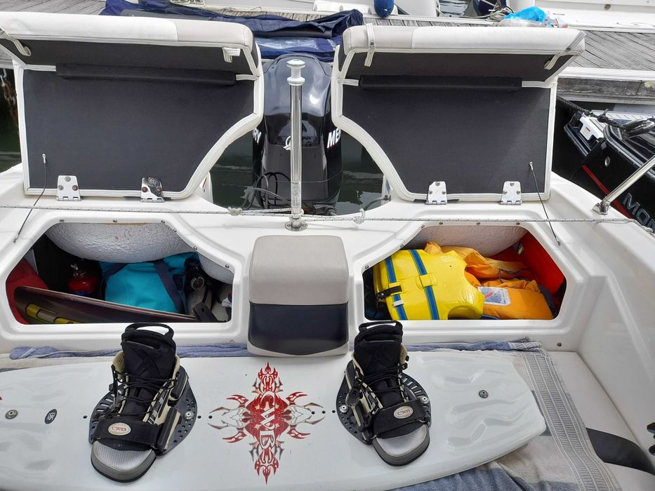 Lancha Glastron GT 180