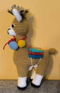 Zabawka maskotka Lama na szydełku