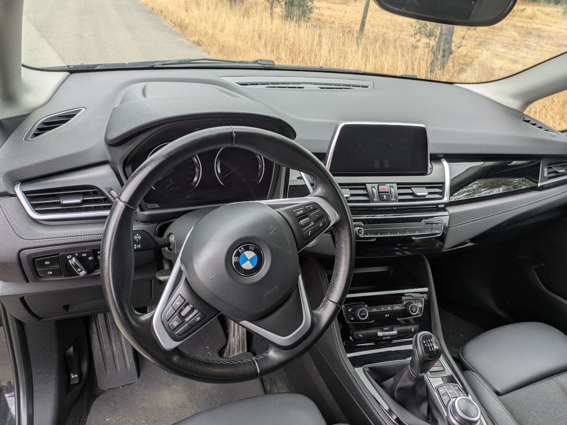 BMW 216d Active Tourer| Sport Line | Nacional | Revisões na Marca