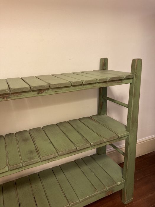 Estante de madeira rústica