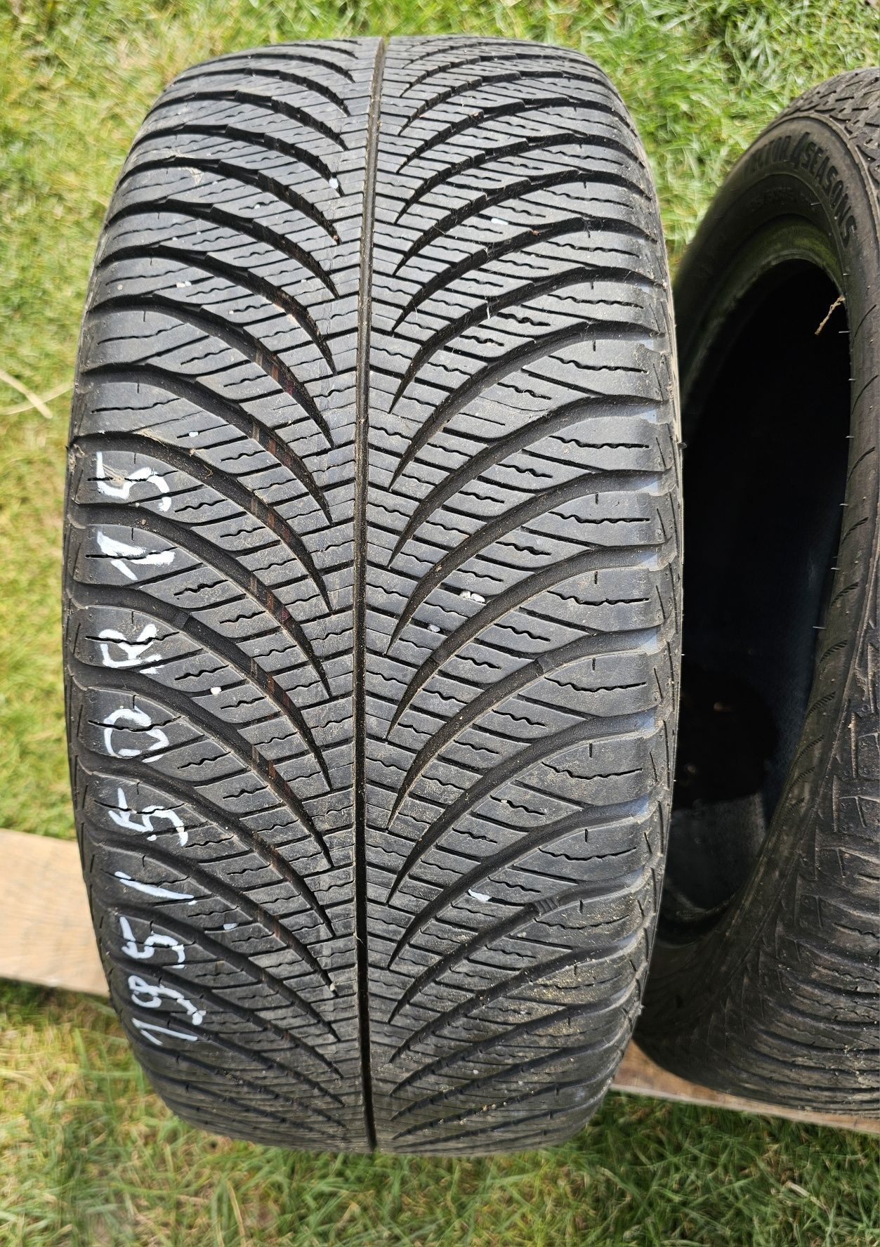 Opony wielosezonowe Goodyear 195/50R15