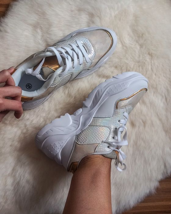 Nowe sneakersy białe 39 butik