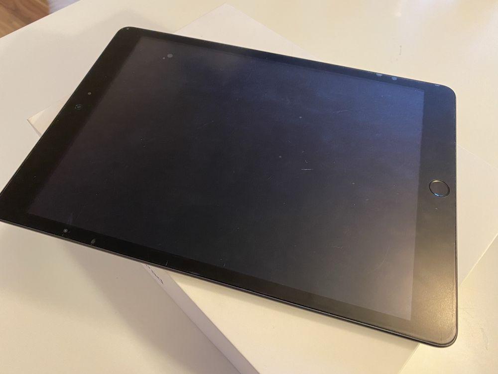 Apple ipad 7 generacji w zestawie z rysikiem i etui
