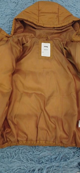Куртка на осінь, легка та зручна. 104 розмір
