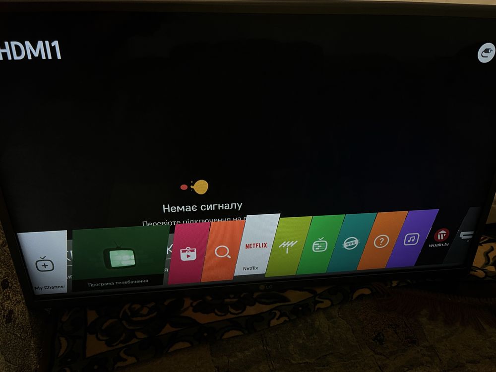 Телефон LG 32 Smart TV