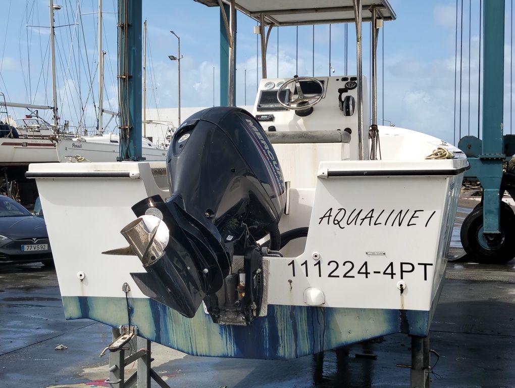 Barco de sonho semi-novo com 7 m