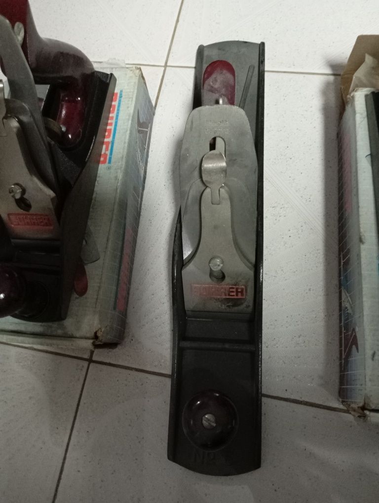 Plainas antigas e garlopas novas