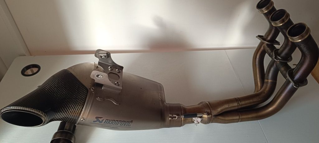 Akrapovic Tracer900