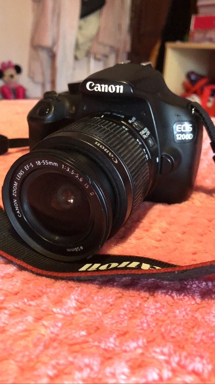 Canon 1200D com cartão memória 8Gb + mala de transporte