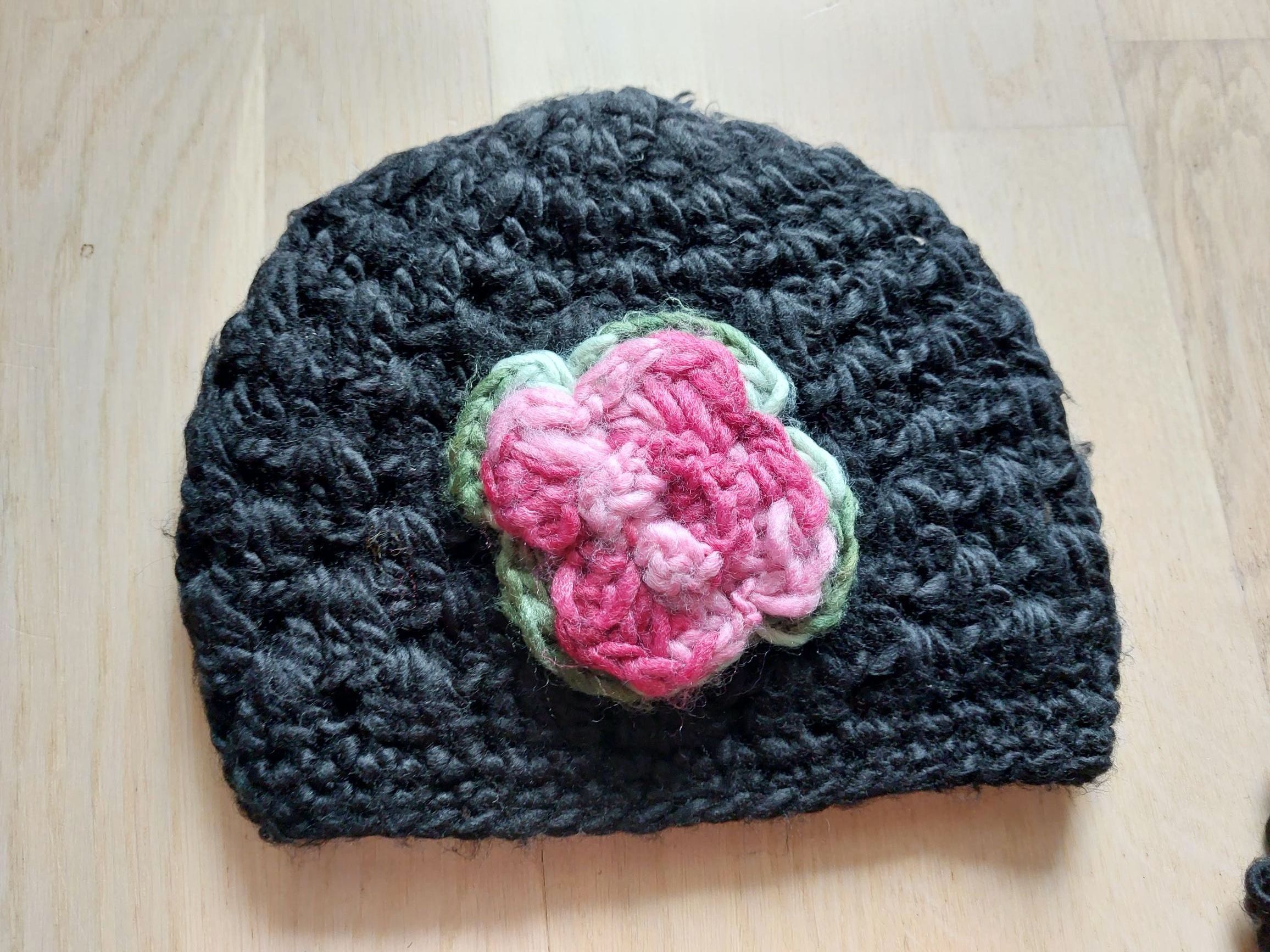 czapka i szalik czarne z kwiatami