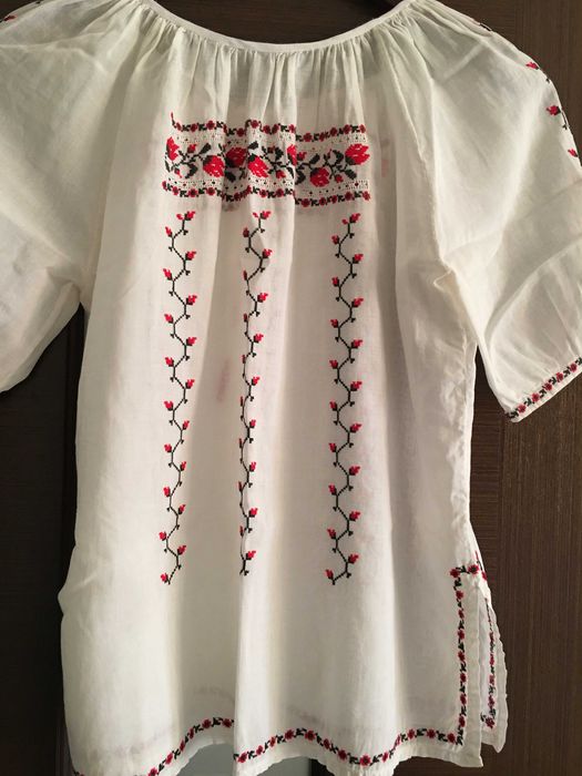 батистова вишиванка на дівчинку