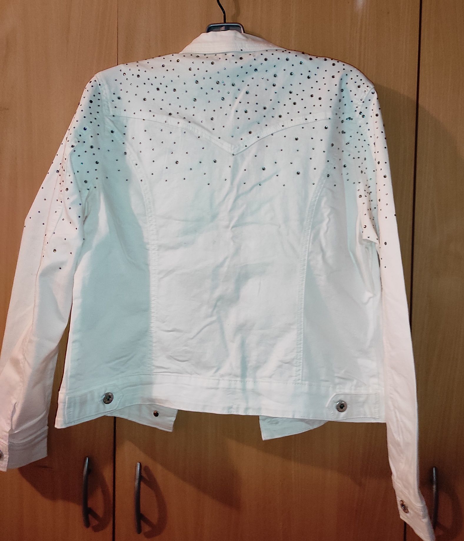 Kurtka jeans biała z kryształkami Zanzara