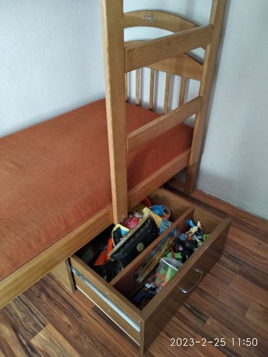 Ліжко двох ярусне , дерево з матрацами