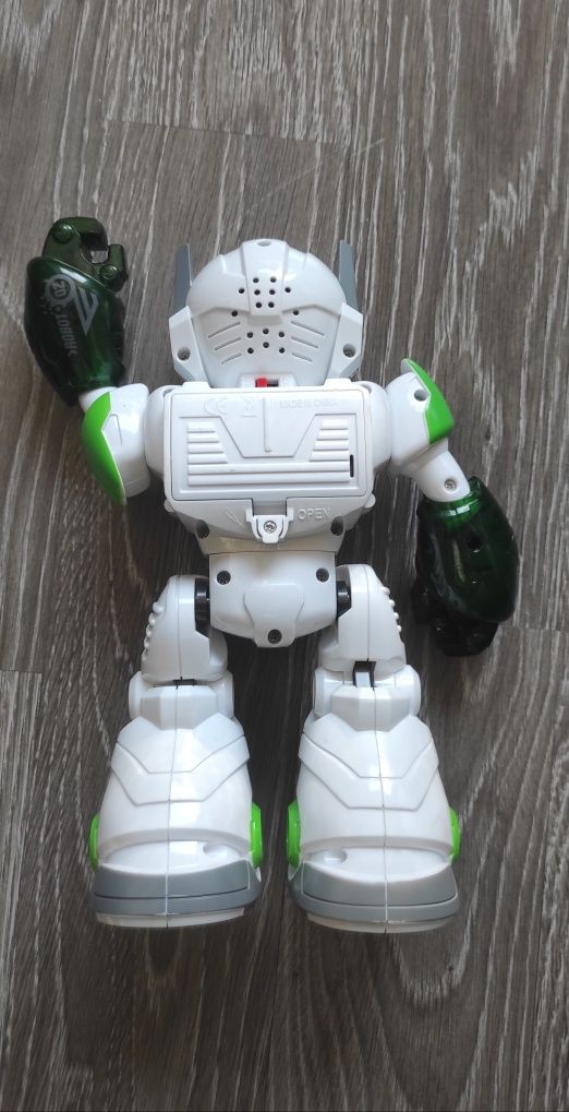 Robot, dźwięk, chodzi