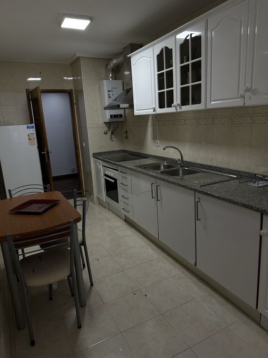 Quartos para arrendar em Santo António dos Cavaleiros – Lisboa