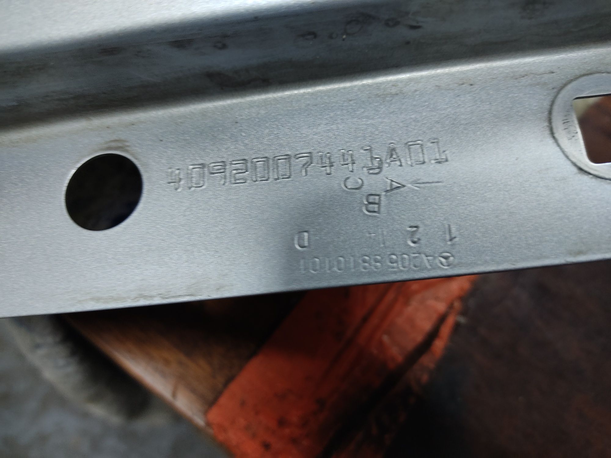 Кирило переднє ліве Mercedes Benz C-class W205 A2058810101